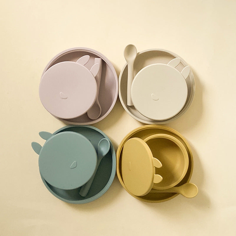 ピンク・ベージュ・グリーンなど4色のシリコンベビー食器セットを四角く配置した画像（シリコンベビー食器セット）
