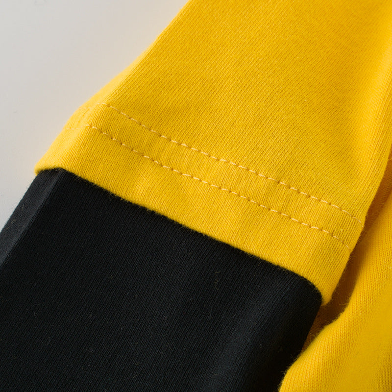 ゴールデンイエローの身頃とブラック袖の切り替え縫い目ディテール
