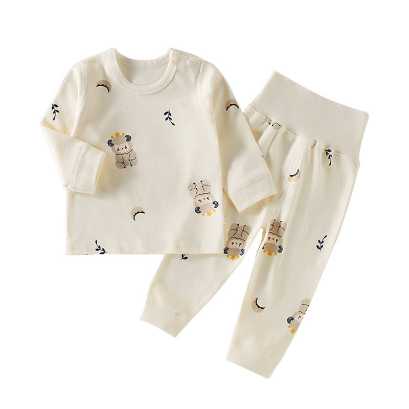 ベビーインナーセットをハンガーに掛けたシンプルな商品写真
