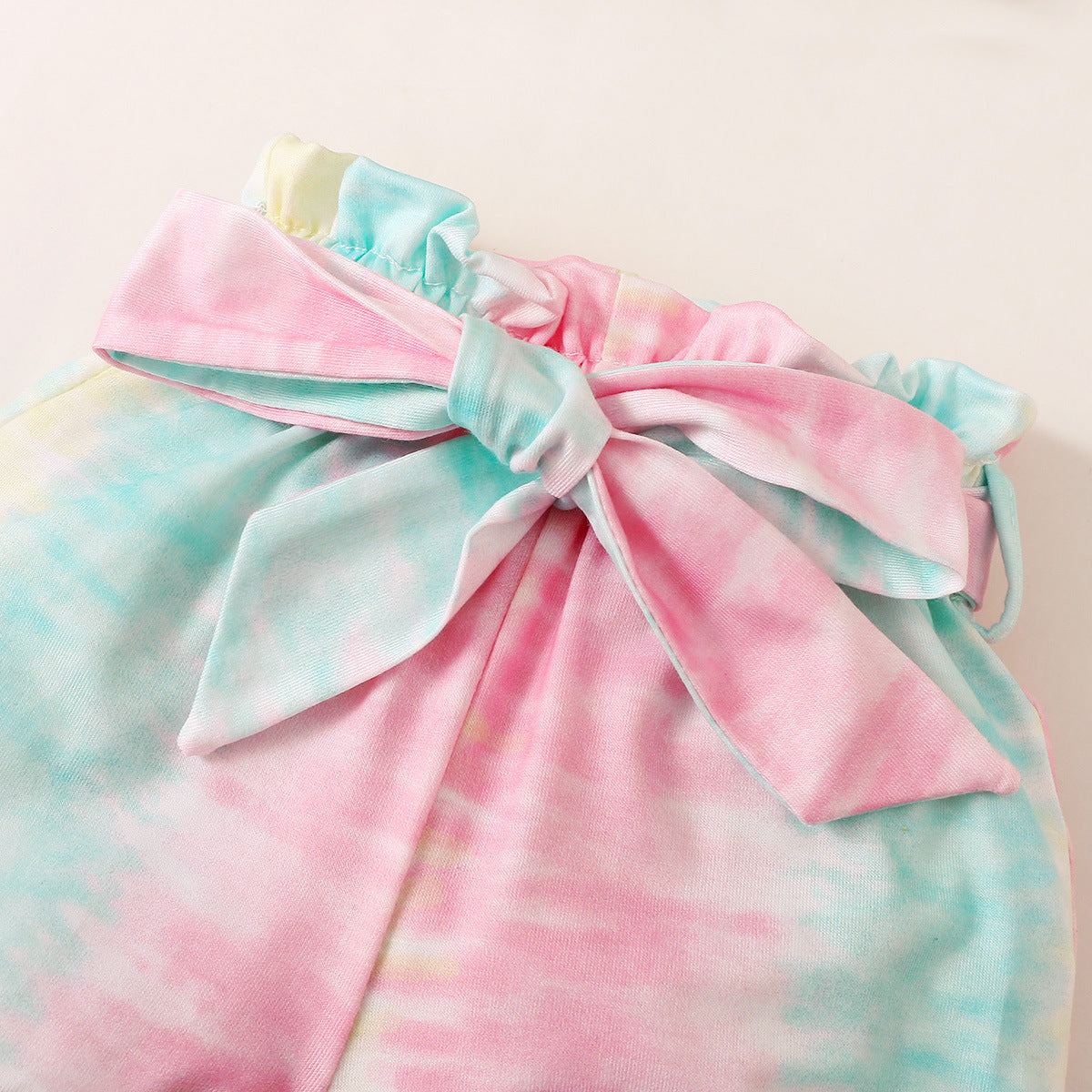 ふんわりタイダイで写真映えする 女の子ベビー半袖トップス&ショートパンツ上下セット メッセージロゴとウエストリボン コットン 3〜24ヶ月