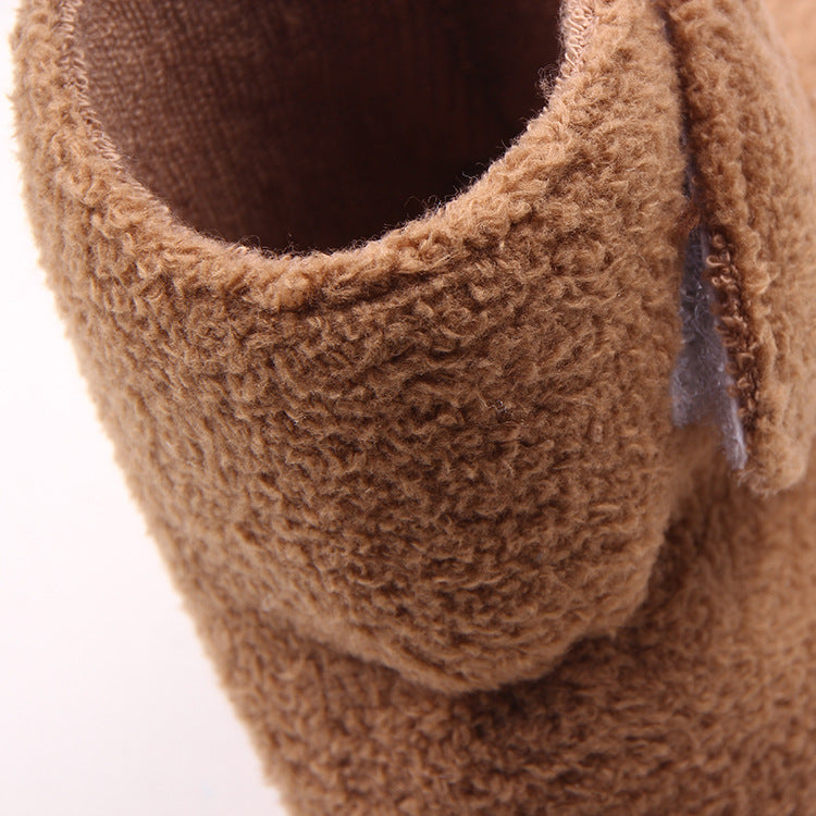 裏起毛付きの暖かいベビーブーツ
