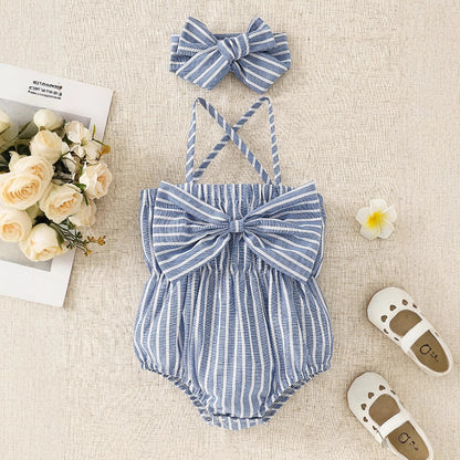 涼しく可愛くおめかしできる 女の子サロペットロンパース ブルー×ホワイトストライプ 大きめリボン ポリエステル ノースリーブ ヘアバンド付き 1〜24ヶ月