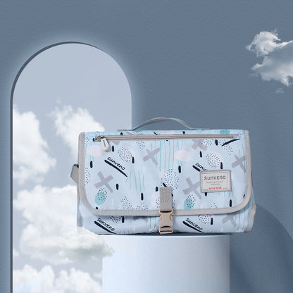 ブルーカラーの携帯防水おむつ替えマット（ベビー必需品）
