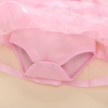 ふんわり広がるスカートデザインのベビーワンピース
