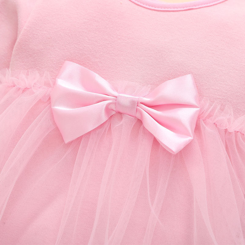 胸元の大きなリボンがポイントのベビードレス
