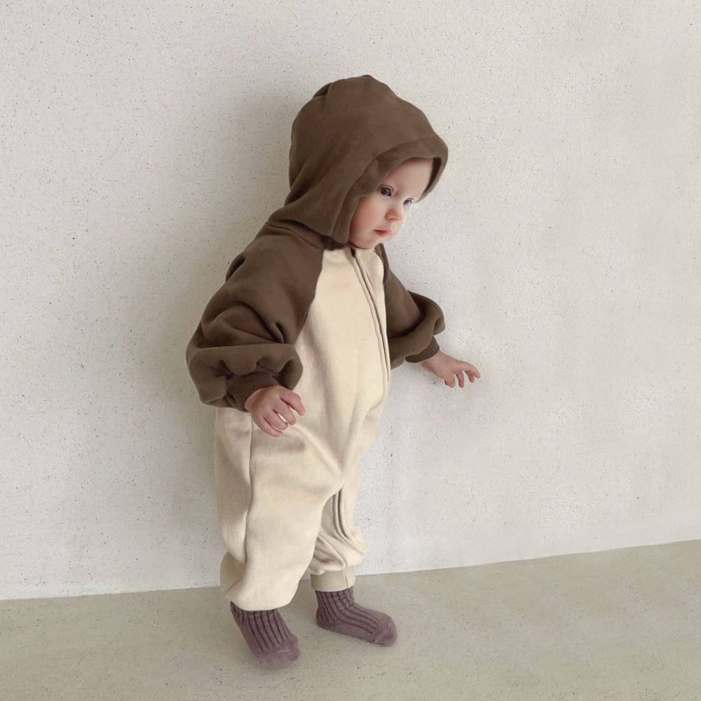 ジッパー仕様の着替えやすいベビー服
