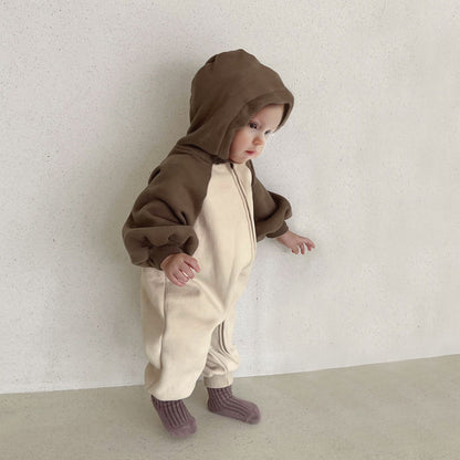 ジッパー仕様の着替えやすいベビー服
