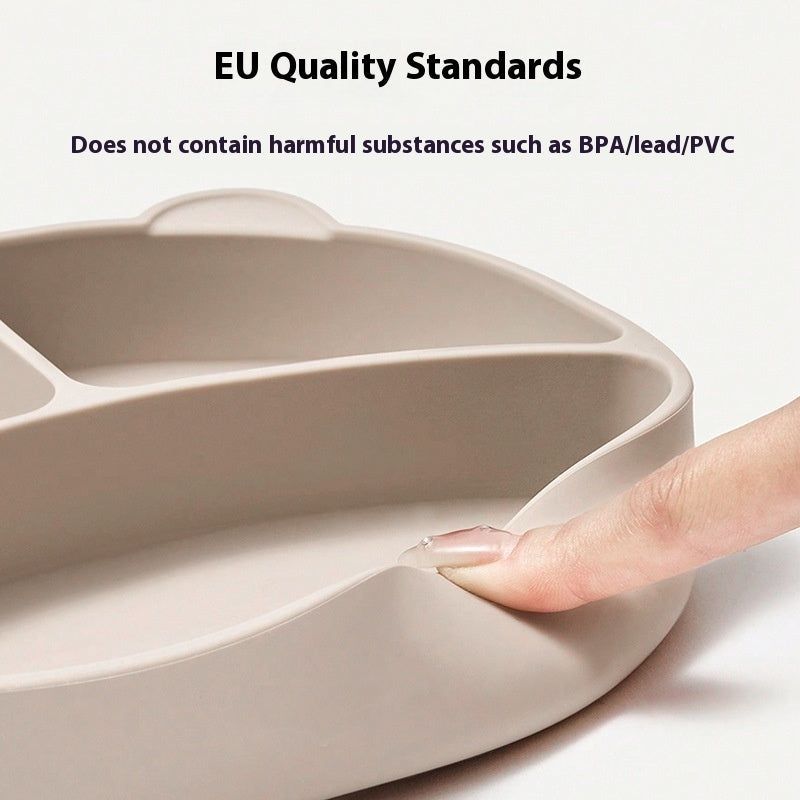 プレートとボウル、スプーン、ビブの4点セット
