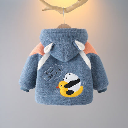 丸首デザインとジッパー部分が見えるミンクベルベット風ジャケットのクローズアップ
