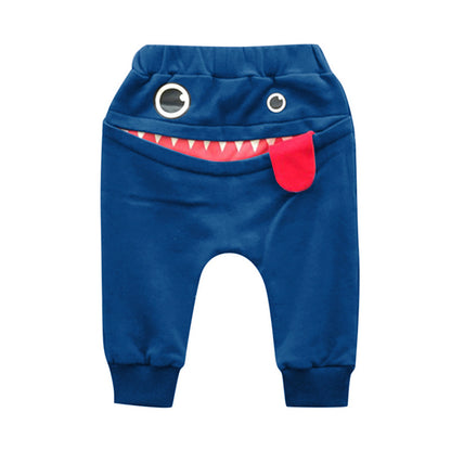 小さなお子さまの動きに合わせやすいゆったりシルエットのサルエルパンツ
