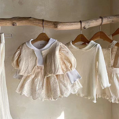 ベージュジャカード生地のプリンセス風ベビーブラウス
