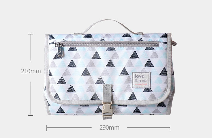 おしりふき取り出しイメージ ポケット付き（携帯おむつ替えマット）
