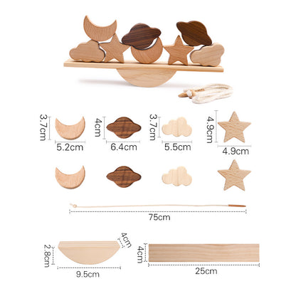 さまざまな形の木製ブロックがテーブルに並んだ俯瞰画像
