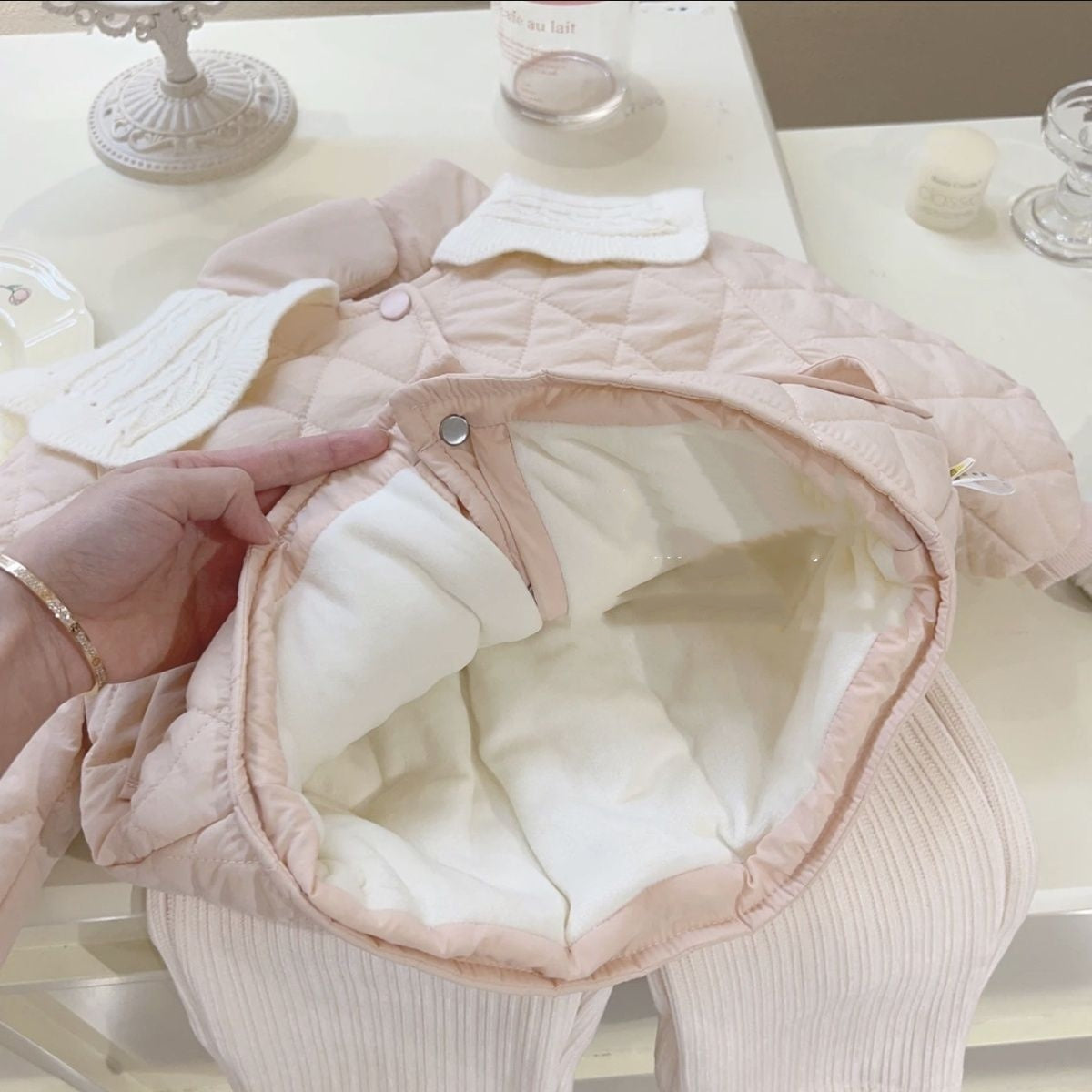 冬向けガールズアウターのフロント部分
