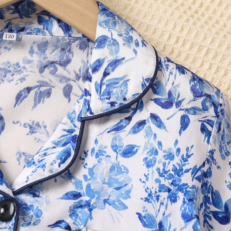 おうち時間が上品に整う 子ども半袖パジャマ上下セット ブルーフラワープリント 開襟カーディガン サテン 130cm