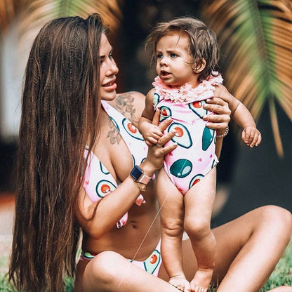 アボカド柄 ピンク キッズワンピース水着｜フラワーネックデザイン・80〜120cm