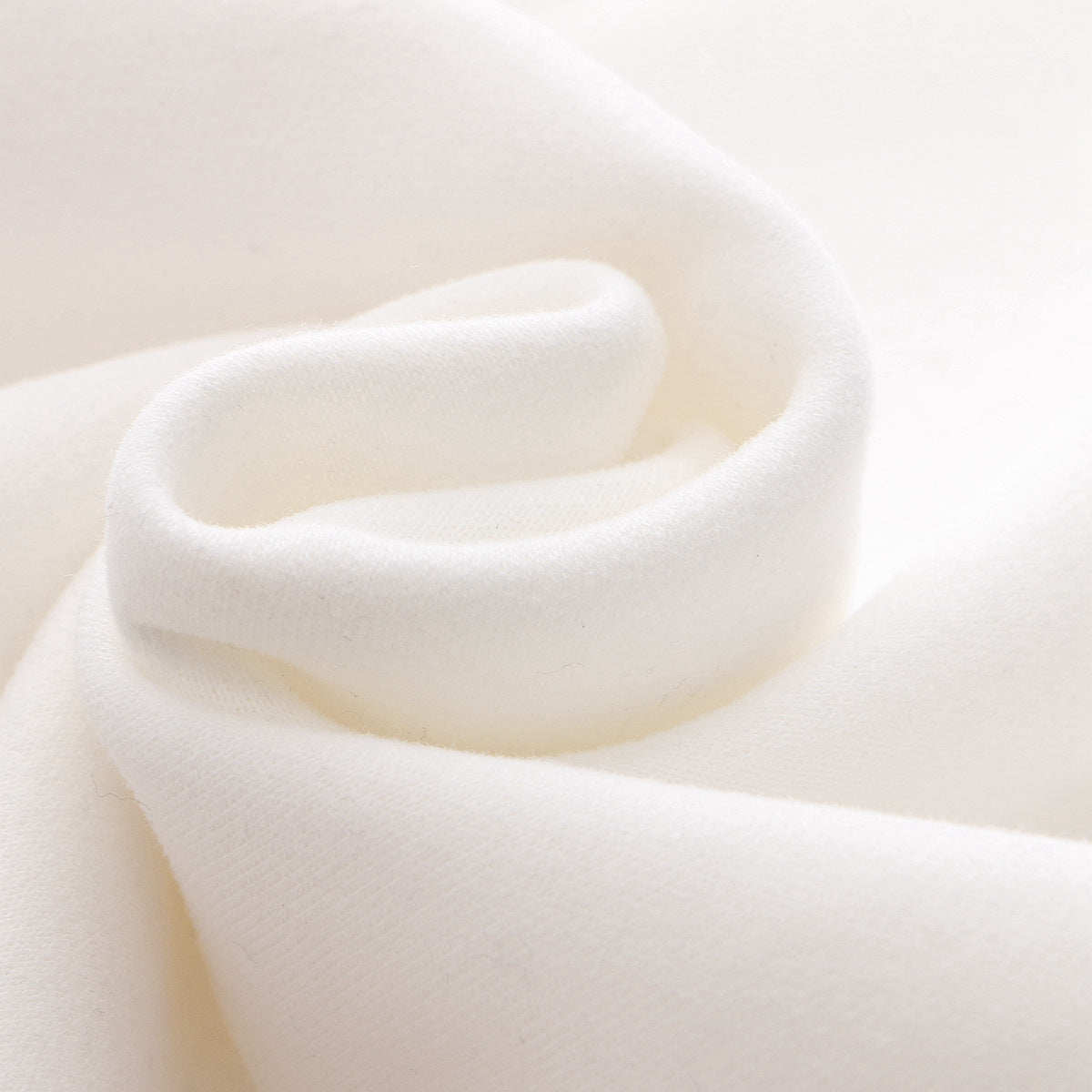 内側の裏起毛生地の質感が分かるコットンスウェット素材のアップ
