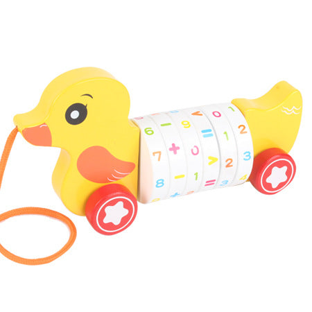 オレンジ色のくちばしとパステルカラーのボディを持つ木製アヒルのプルトイを斜め前から撮影した画像
