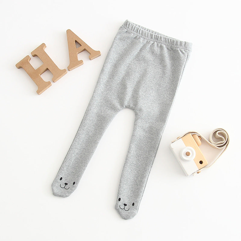 足首部分にくまの顔がプリントされた子ども用ロングレギンス
