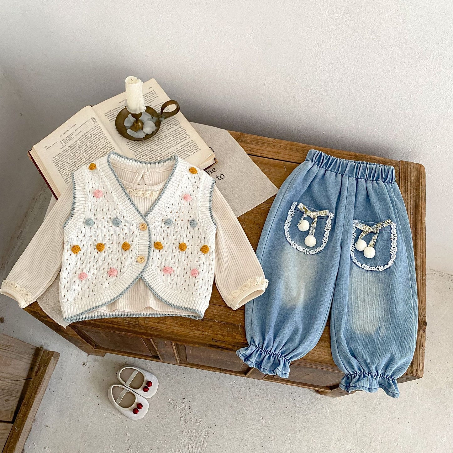 シングルボタン付きニットベストのディテール写真
