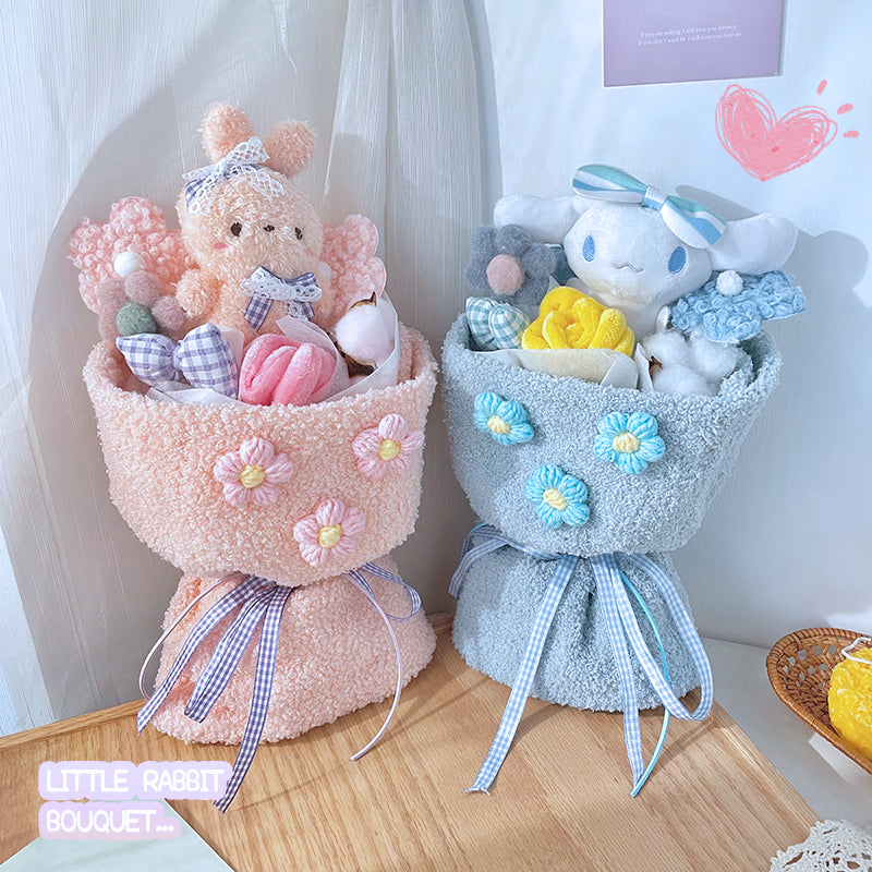 バスケット風の器に入ったプラッシュドール花束のディテール写真
