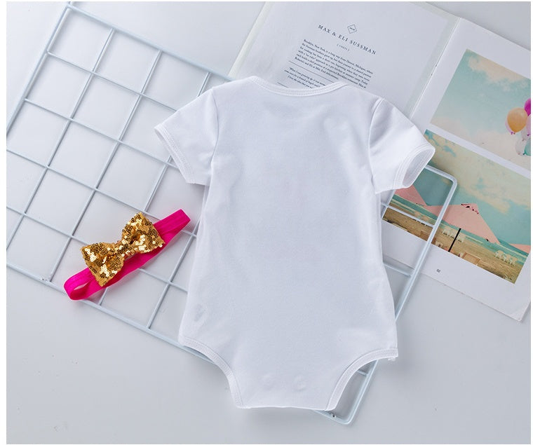 1歳バースデー気分が華やぐ 女の子ロンパース＆チュールスカート3点セット レタープリント ローズレッド コットン混素材 59~90cm