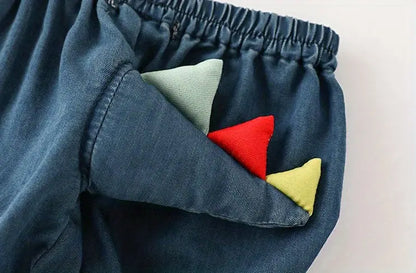 ウエストゴム仕様が分かるブルーデニムショートパンツの上部ディテール
