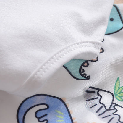 ベビー用帽子とパンツを組み合わせたコーディネートイメージ
