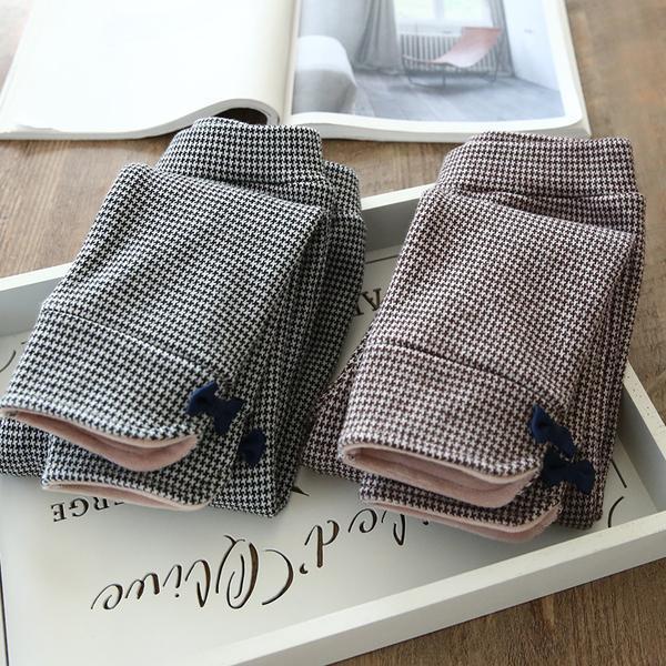 やわらかなコットン素材を使った女の子用ロングパンツ前面
