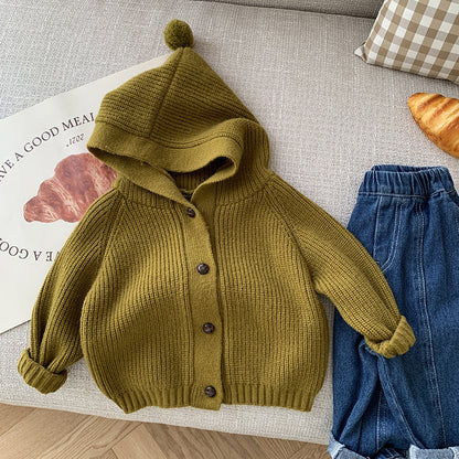 80〜130cmサイズ展開の子どもフード付きカーディガンを重ねたイメージ写真
