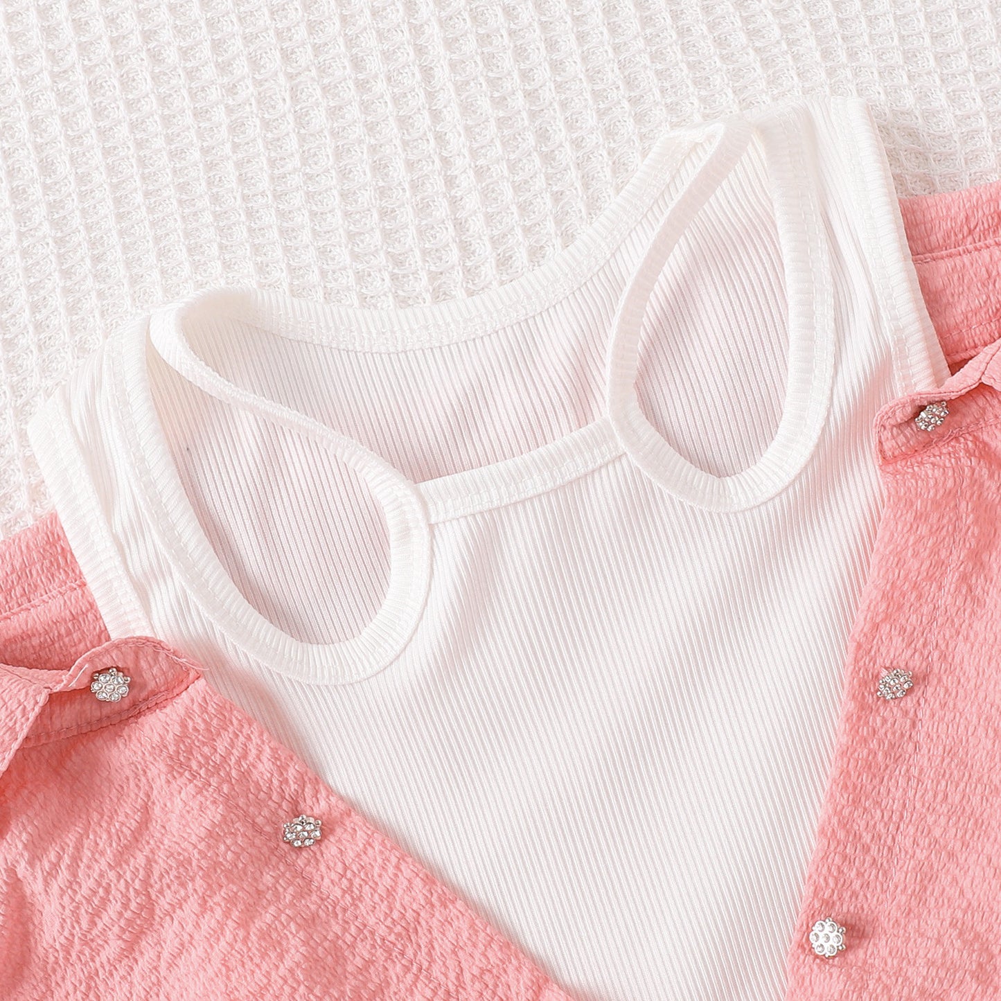 ピンクトップスとデニムパンツを組み合わせた子ども用上下セット正面カット
