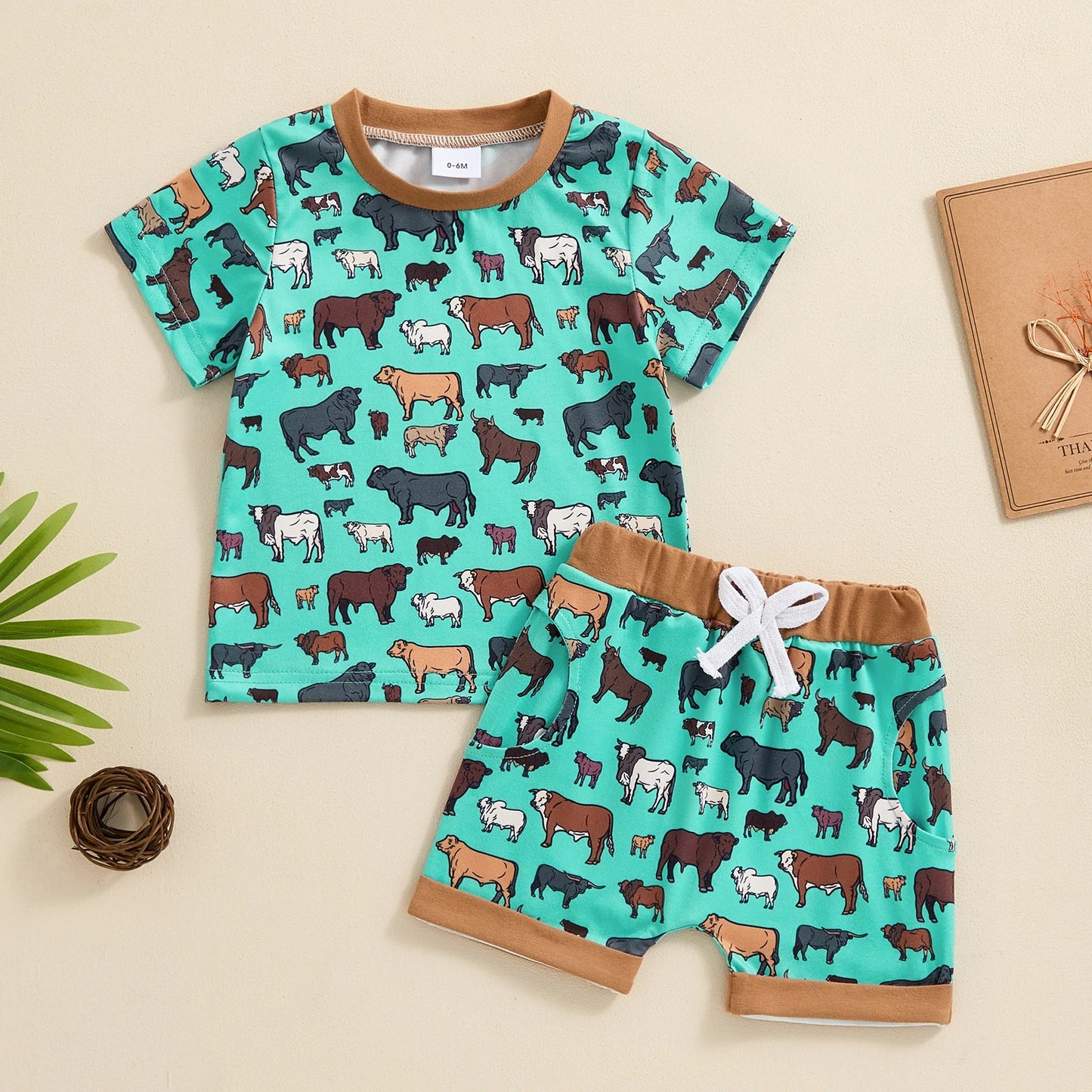 さらっと着られて夏の外遊びが楽しくなる 男の子半袖上下セット 牛柄デザイン ポリエステル混紡素材 0〜3歳