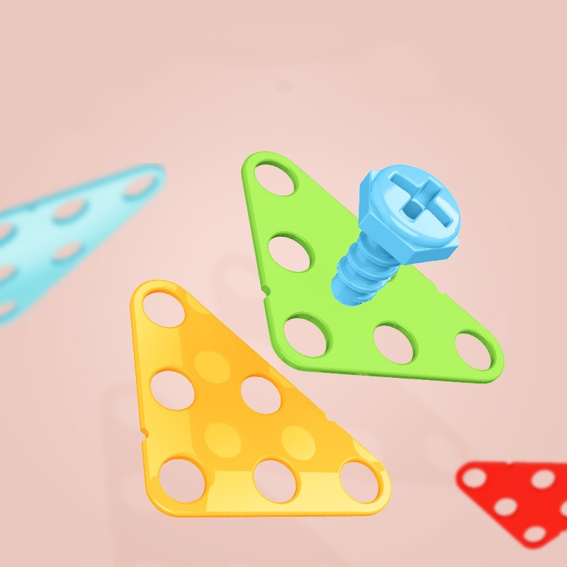 カラフルな三角プレートと青いネジパーツが宙に浮かんでいる、知育ブロックセットの部品アップ画像
