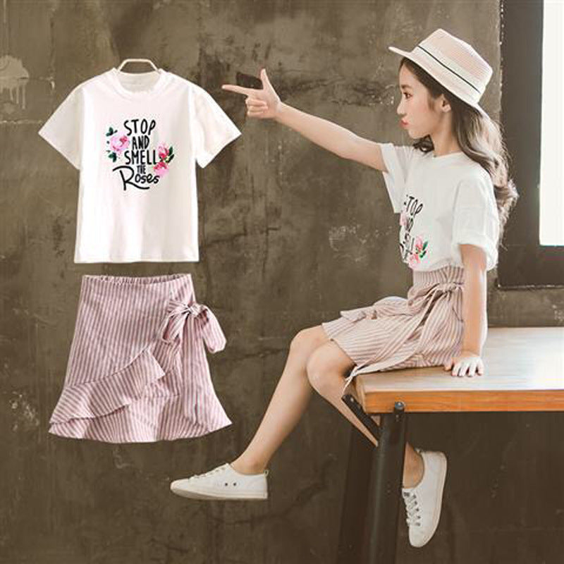 夏のおでかけが軽やかに決まる 女の子半袖セットアップ 花柄ロゴプリントTシャツ×ストライプフリルスカート コットン 110~160cm
