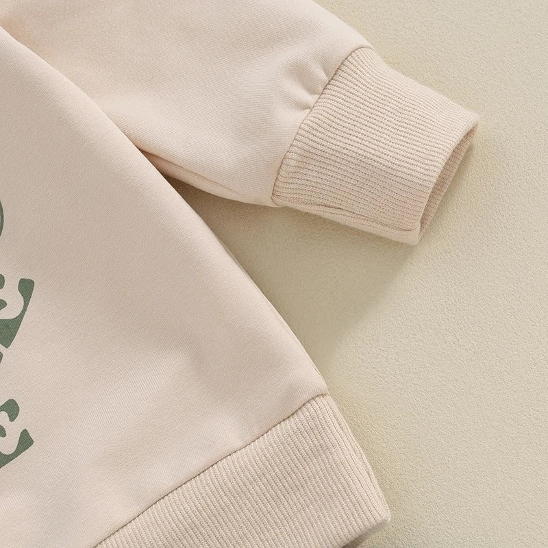 アプリコットカラーの長袖トップスとパンツの2点セット全体写真
