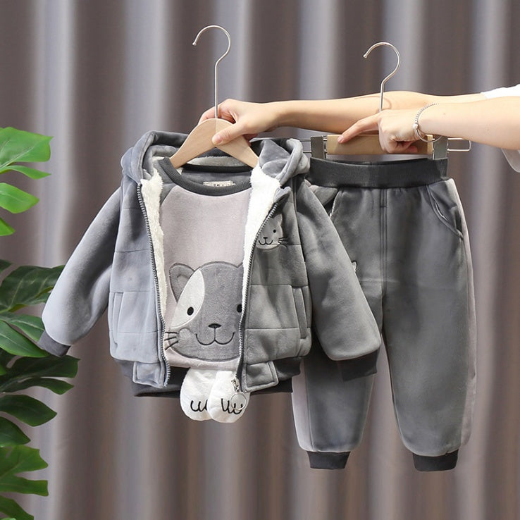 袖口と裾のリブ仕様で冷たい空気を防ぐ長袖トップスのデザイン
