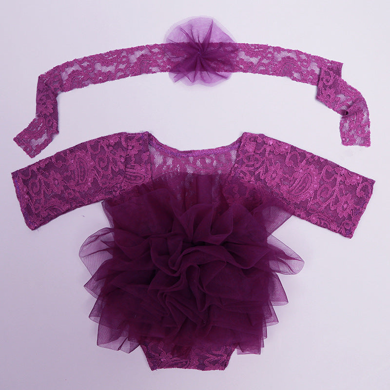 ホワイトのチュールと花飾りの組み合わせ
