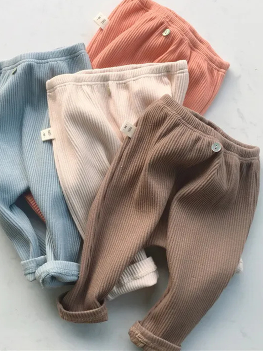 コットンリブ素材のベビーレギンスパンツをアップで写したカラーバリエーションイメージ
