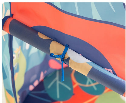 
テントのポールを固定する紐部分のクローズアップ写真
