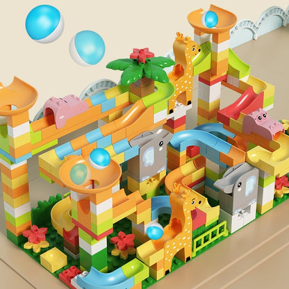 293ピースバッグ版アニマルスライドブロックの完成イメージ。高層タワーとスロープ構造が際立つ写真。
