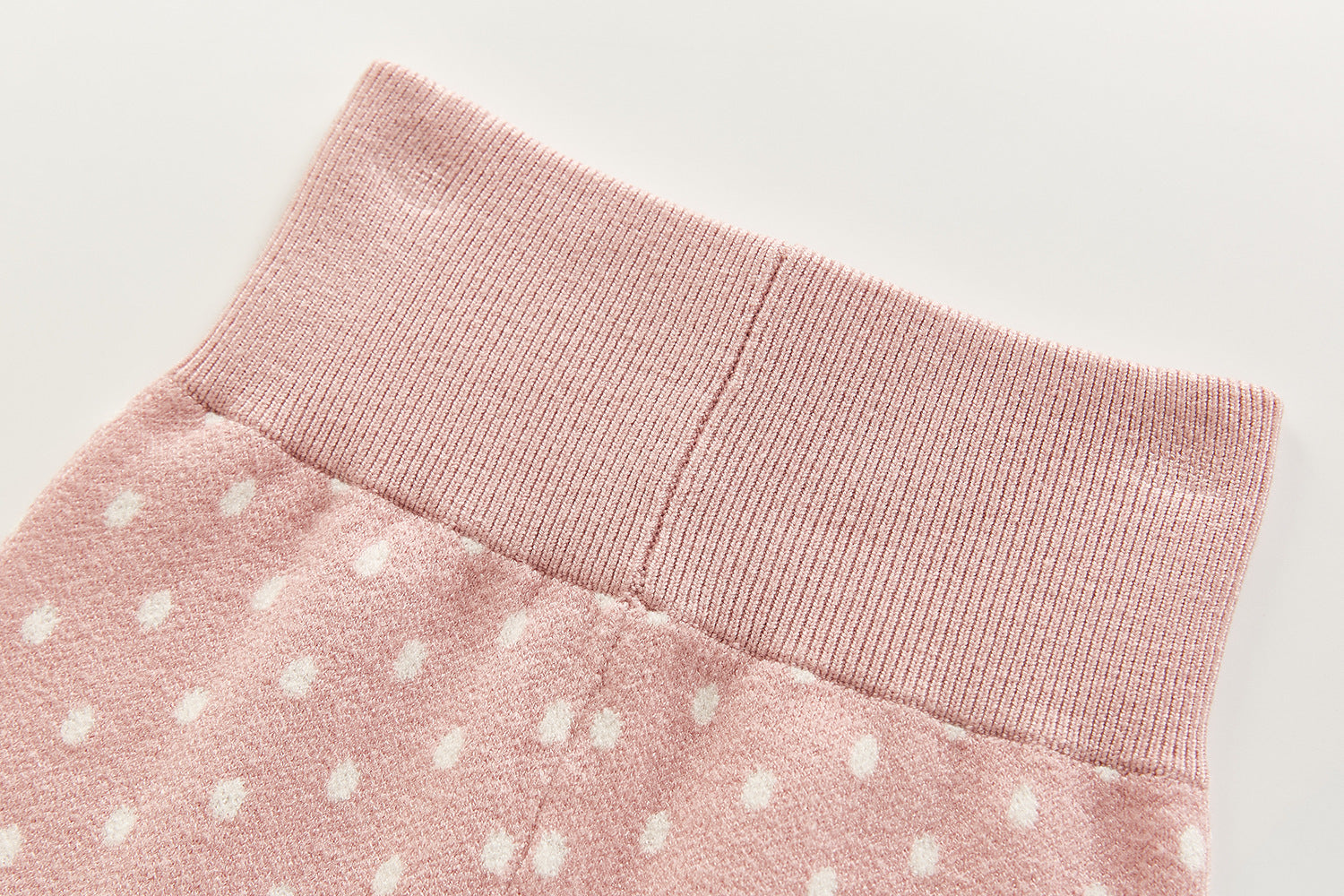 ハイウエストの柔らかいニットベビーパンツ
