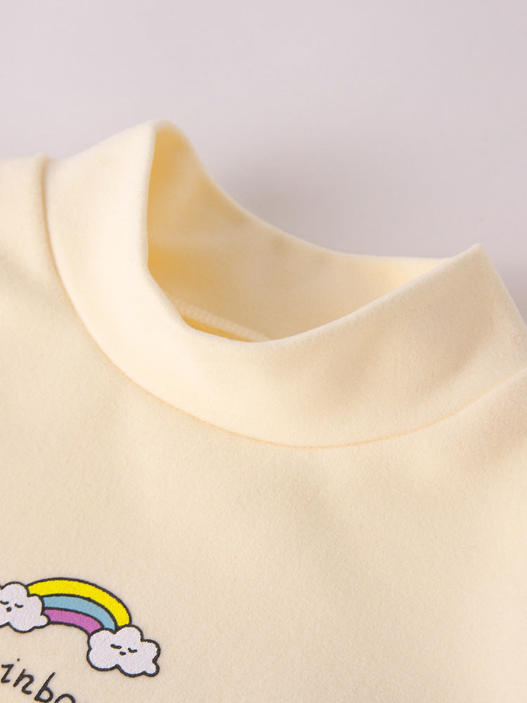 ミドルトマトピンクカラーのシンプルな長袖コットンTシャツを平置きした写真
