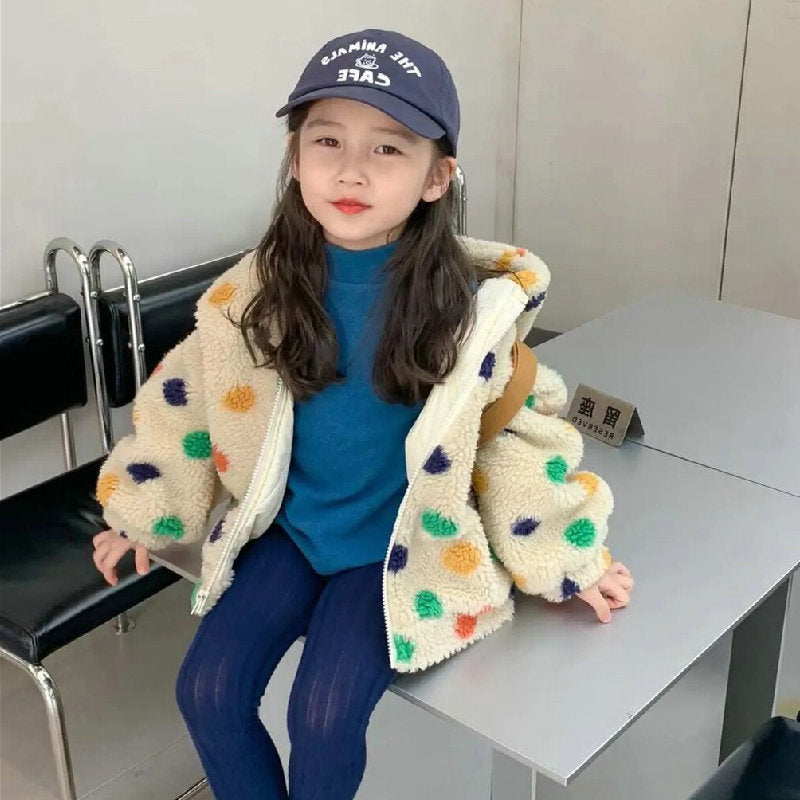 カラフルなドット柄が散りばめられたキッズコットンコート正面
