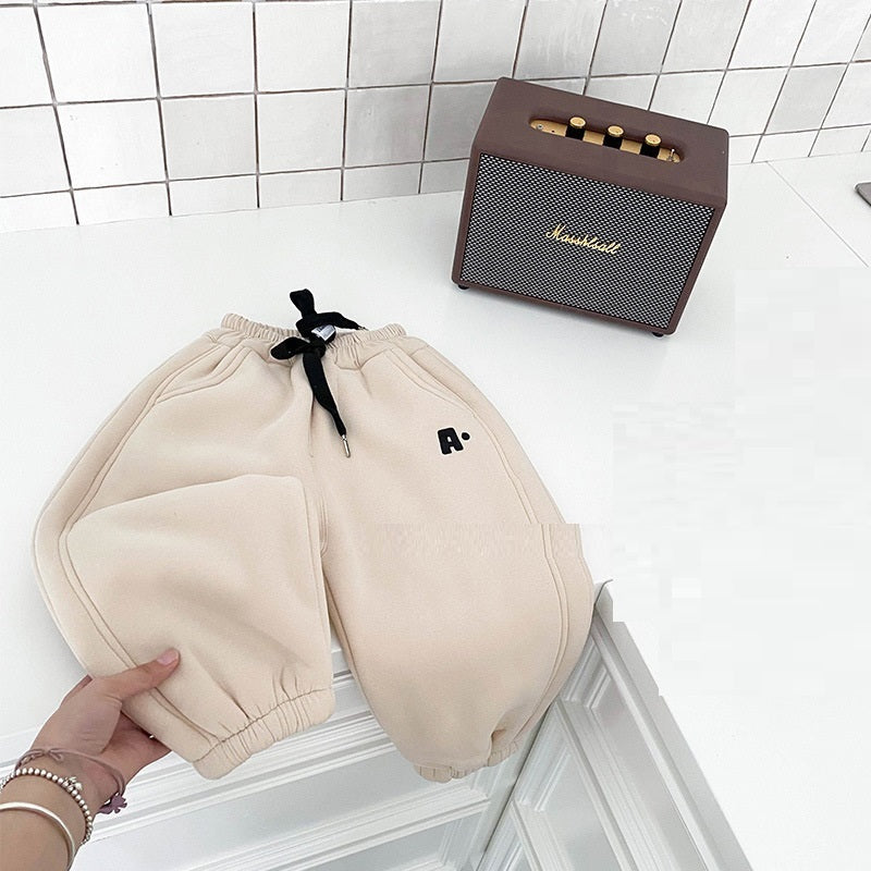 ふんわり裏起毛素材の生地ディテール
