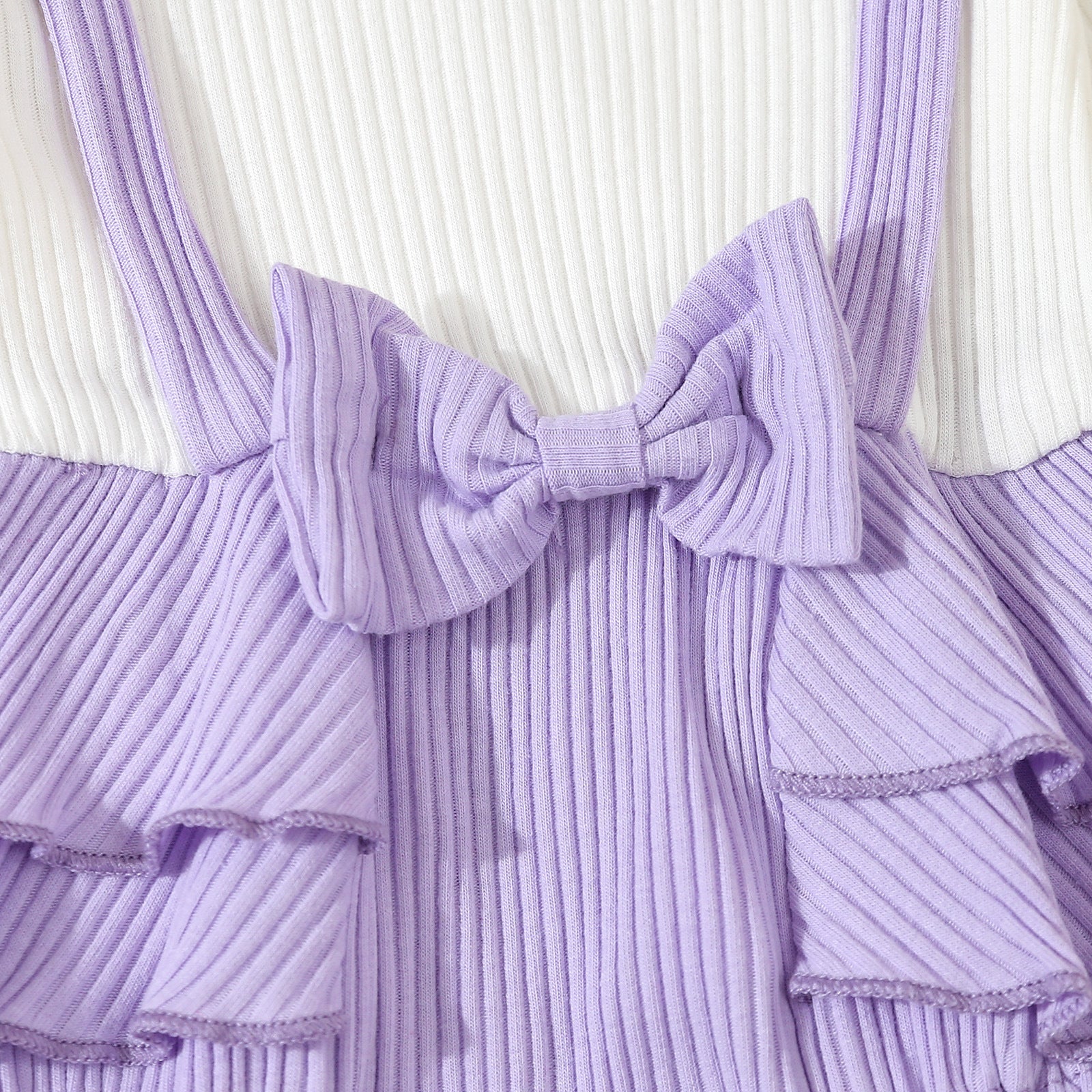 ヘアバンド付きの三角ロンパース

