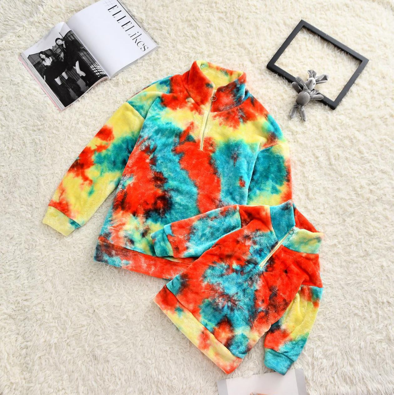 カラフルな親子リンクコーデウェア
