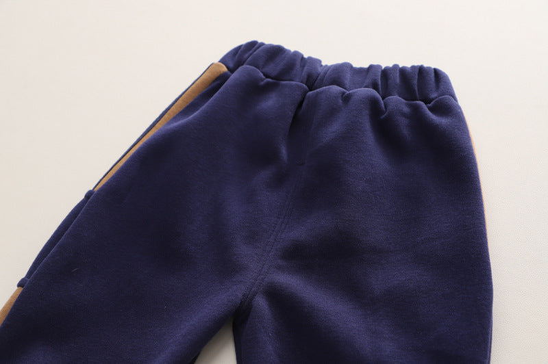 通園やおでかけに活躍する男の子長袖ジャケットとパンツセット
