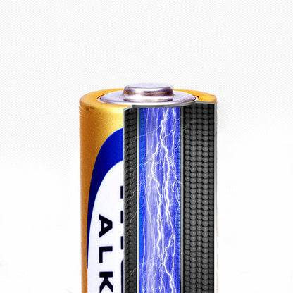 ピンク色のベビー電動鼻吸い器で赤ちゃんの鼻水をやさしく吸引しているシーン(LCD表示 鼻水吸引器)
