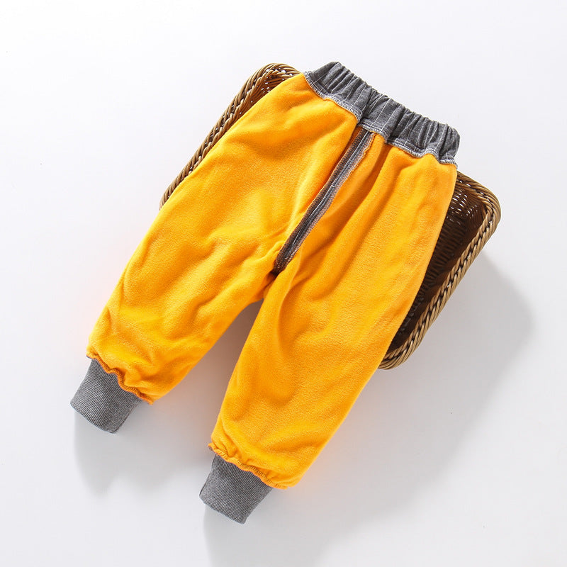 ソフト加工されたコットン混ロングパンツは肌あたりがやさしい子ども用ボトムス
