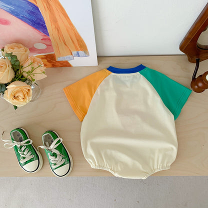 背面のタグとステッチディテールの写真
